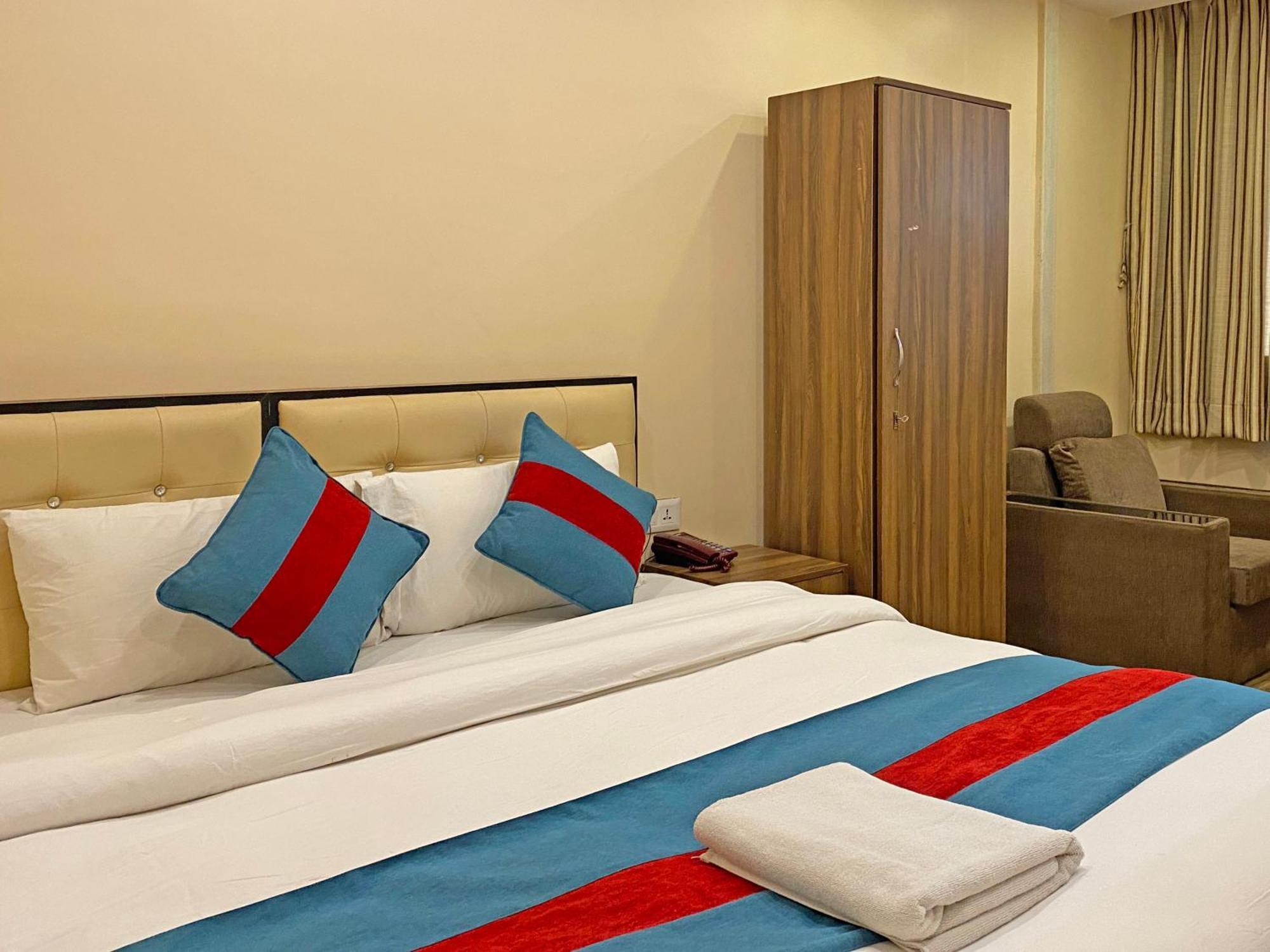 Hotel Airport Holiday Kathmandu Exterior foto