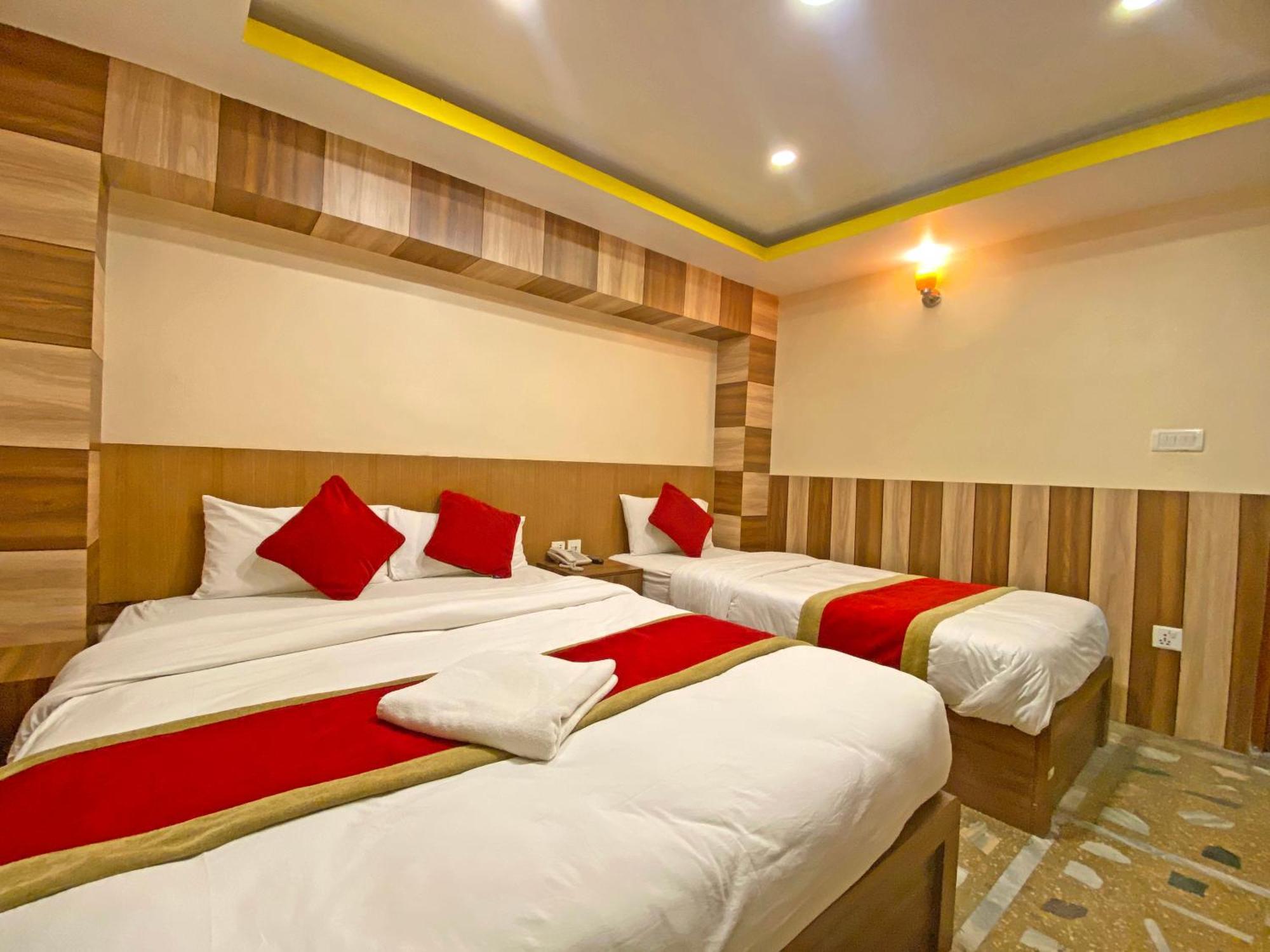 Hotel Airport Holiday Kathmandu Exterior foto