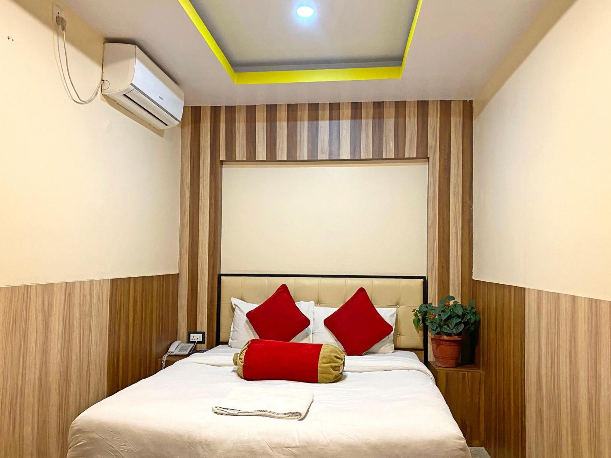 Hotel Airport Holiday Kathmandu Exterior foto