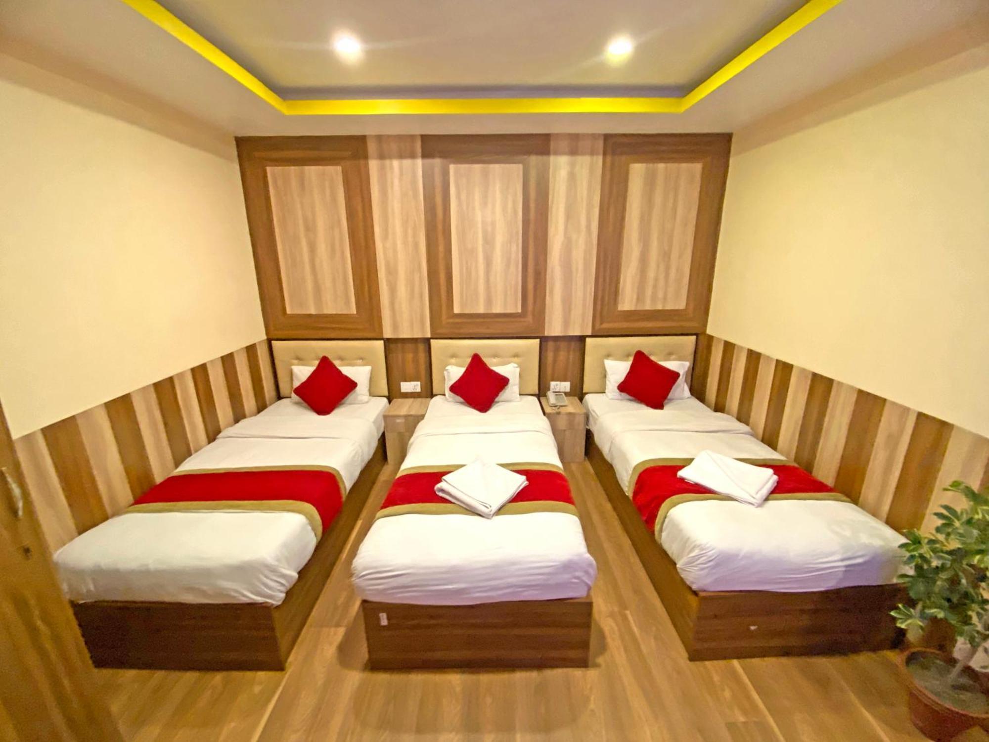 Hotel Airport Holiday Kathmandu Exterior foto