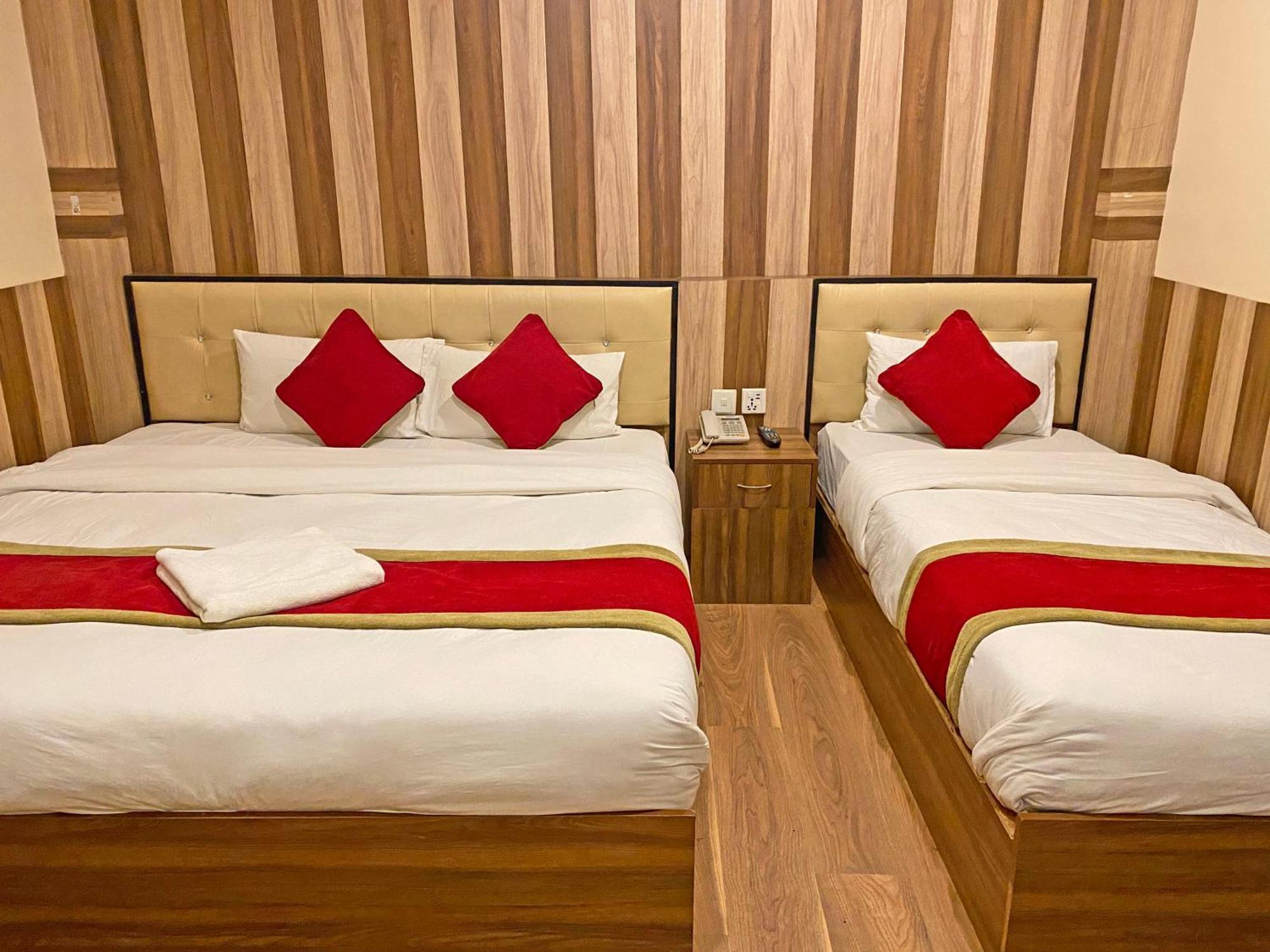 Hotel Airport Holiday Kathmandu Exterior foto