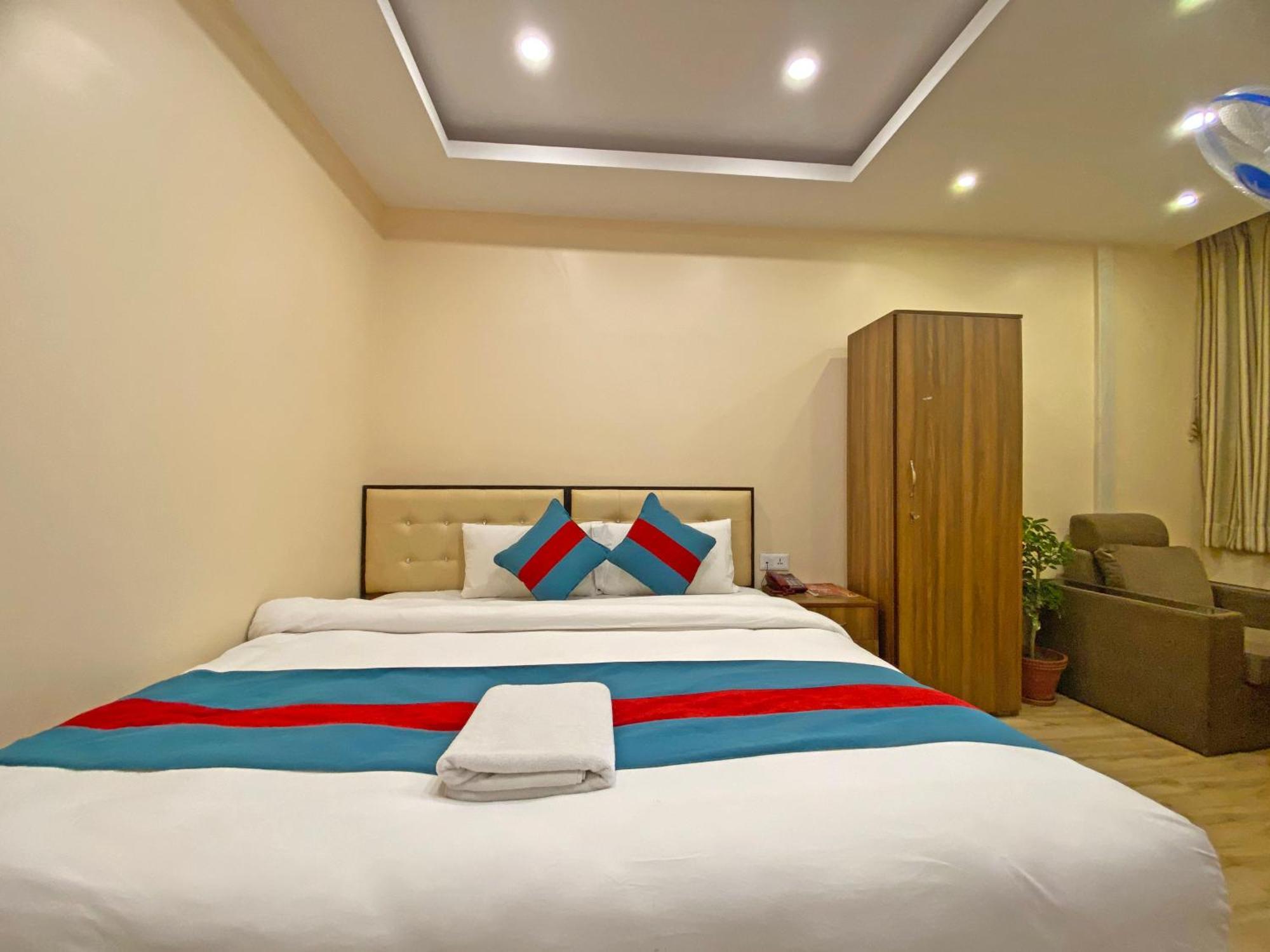 Hotel Airport Holiday Kathmandu Exterior foto